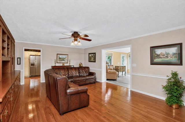 1862 James Dr, Murfreesboro, TN 37129