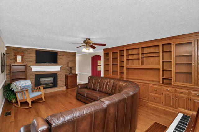 1862 James Dr, Murfreesboro, TN 37129