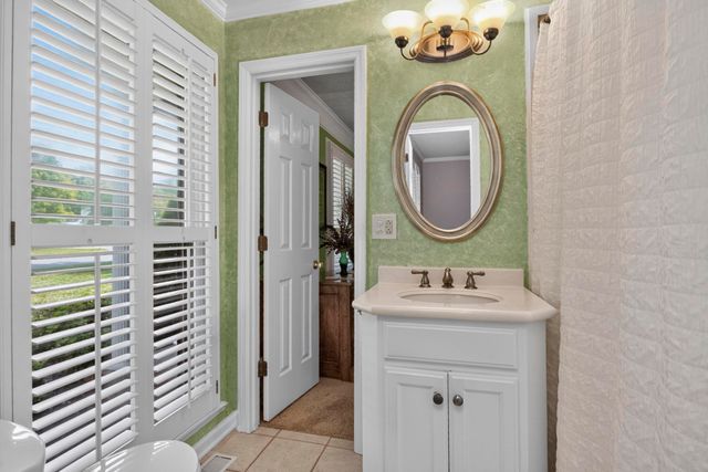 1862 James Dr, Murfreesboro, TN 37129