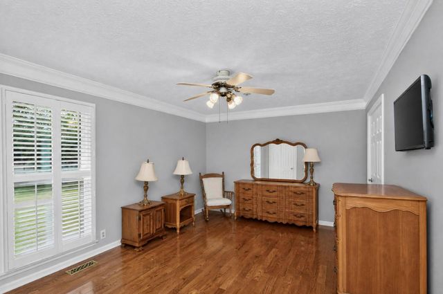 1862 James Dr, Murfreesboro, TN 37129