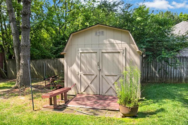 1862 James Dr, Murfreesboro, TN 37129