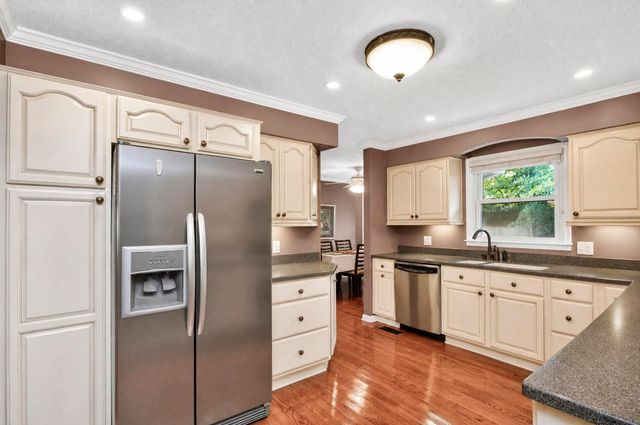 1862 James Dr, Murfreesboro, TN 37129