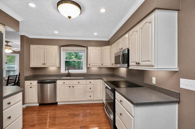 1862 James Dr, Murfreesboro, TN 37129