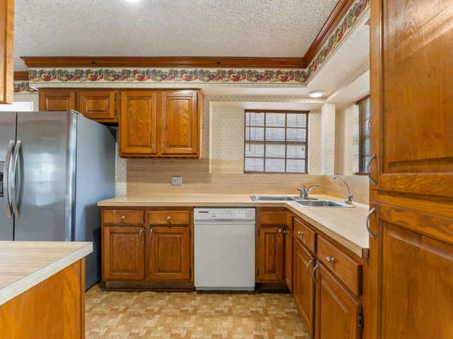 3002 El Camino Street, Bay City, TX 77414