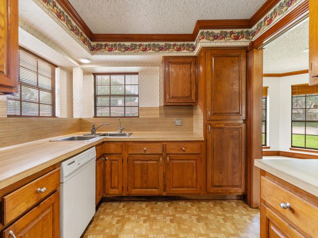 3002 El Camino Street, Bay City, TX 77414