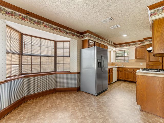 3002 El Camino Street, Bay City, TX 77414