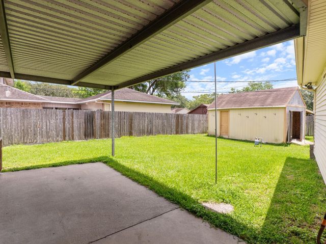 3002 El Camino Street, Bay City, TX 77414