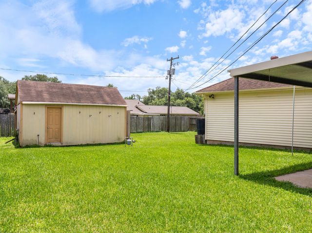 3002 El Camino Street, Bay City, TX 77414