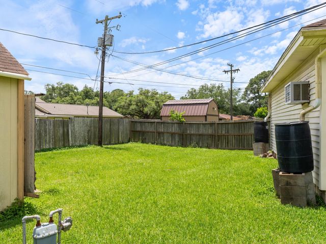 3002 El Camino Street, Bay City, TX 77414