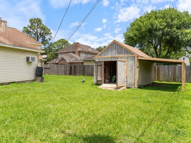 3002 El Camino Street, Bay City, TX 77414