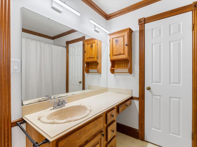 3002 El Camino Street, Bay City, TX 77414