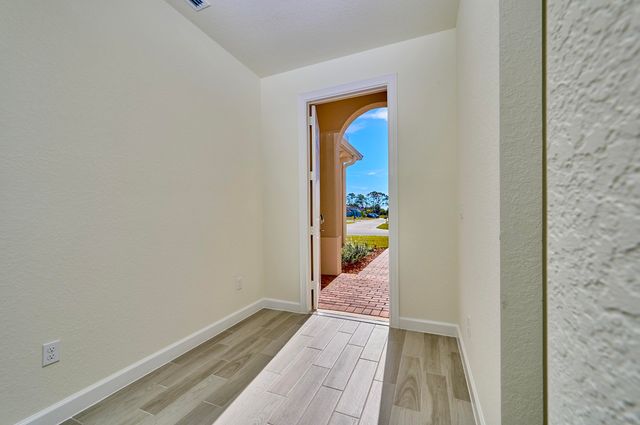 5940 Manzanita Way, Vero Beach, FL 32967