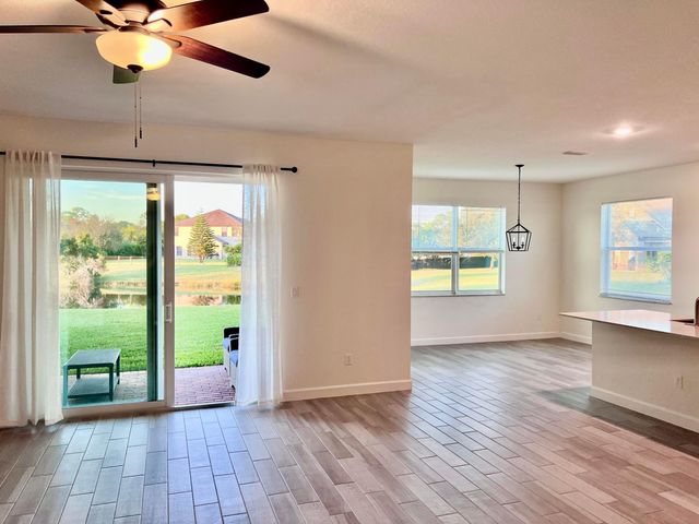 5940 Manzanita Way, Vero Beach, FL 32967