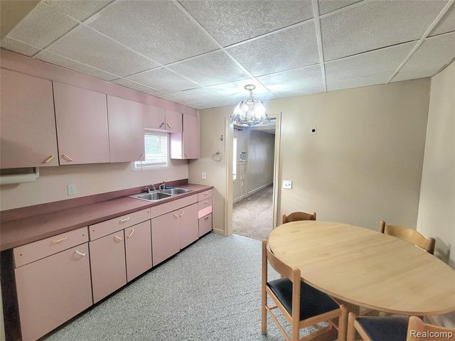 8238 Chalmers Avenue, Warren, MI 48089