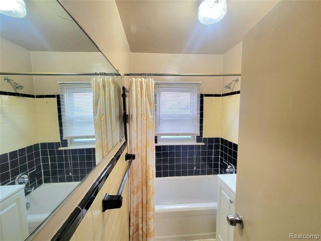 8238 Chalmers Avenue, Warren, MI 48089