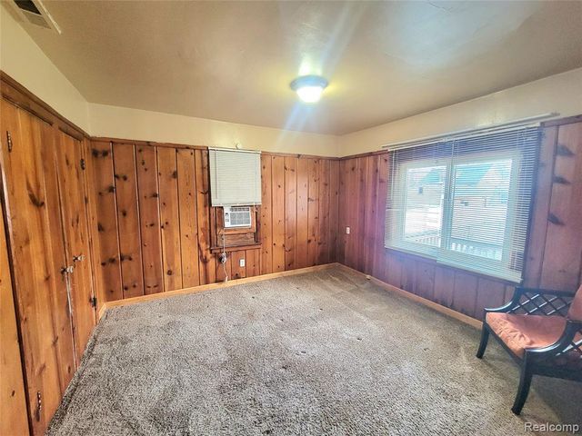 8238 Chalmers Avenue, Warren, MI 48089