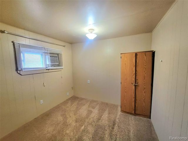 8238 Chalmers Avenue, Warren, MI 48089