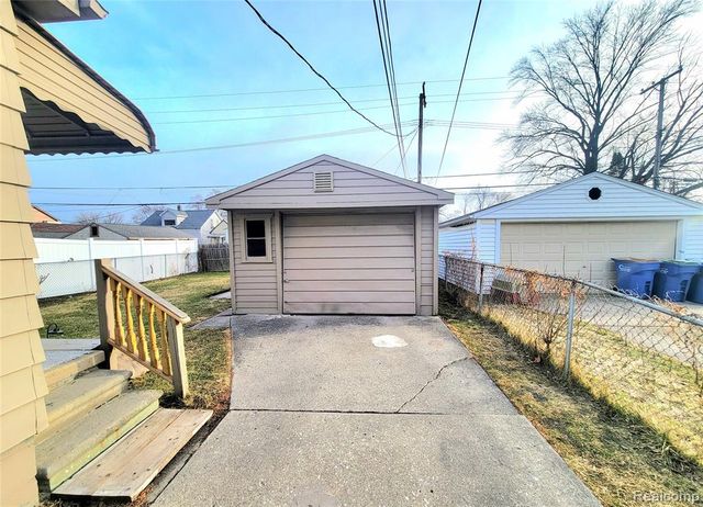 8238 Chalmers Avenue, Warren, MI 48089