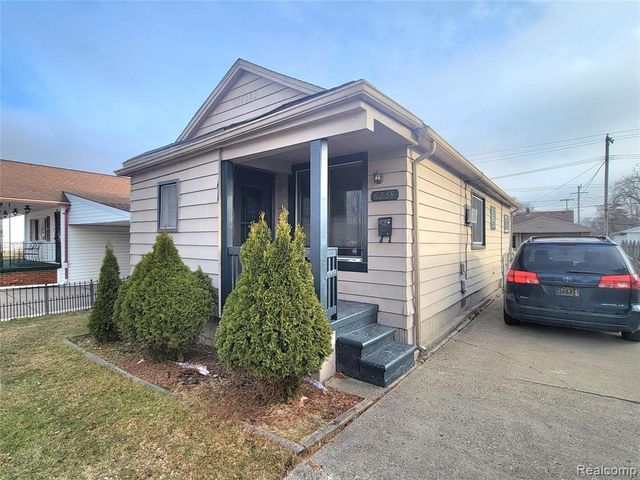 8238 Chalmers Avenue, Warren, MI 48089