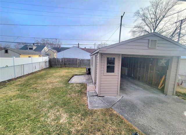 8238 Chalmers Avenue, Warren, MI 48089