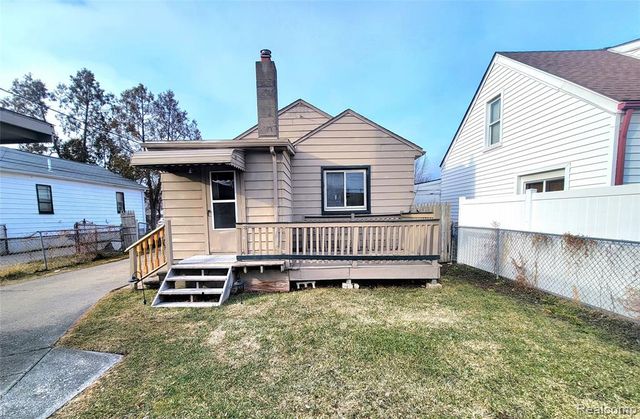 8238 Chalmers Avenue, Warren, MI 48089