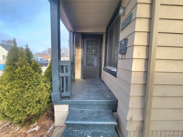 8238 Chalmers Avenue, Warren, MI 48089