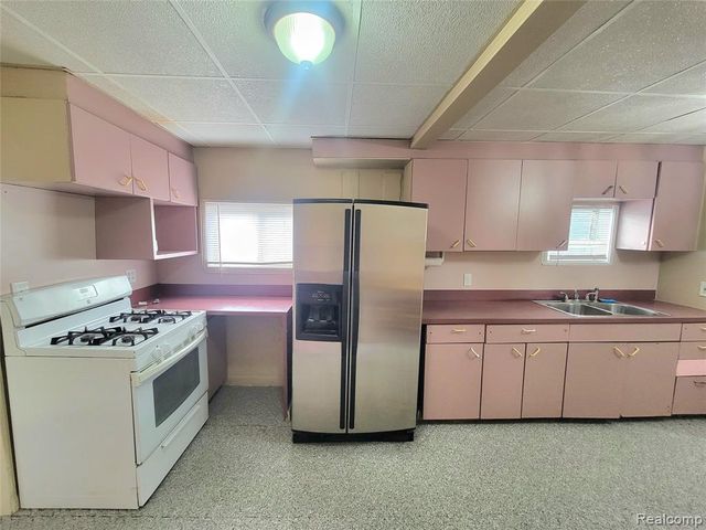 8238 Chalmers Avenue, Warren, MI 48089