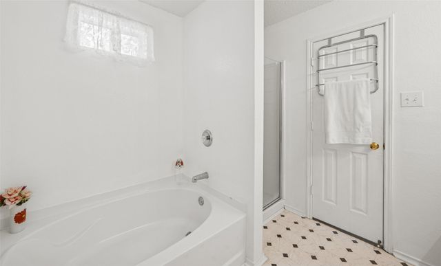 1516 Windy Meadows Drive, Burleson, TX 76028