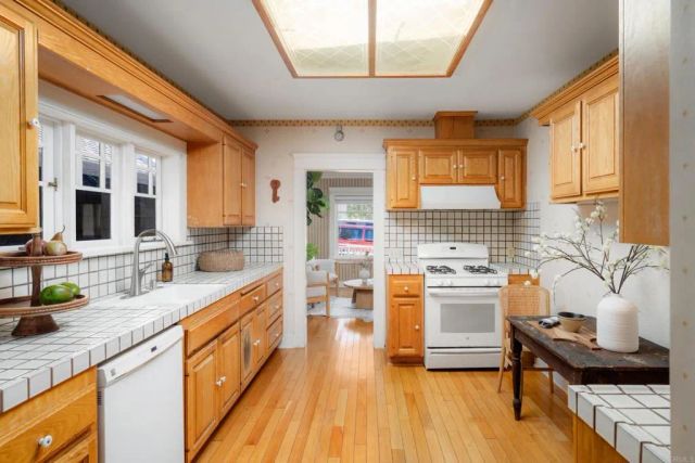 1138 Virginia Way, La Jolla, CA 92037