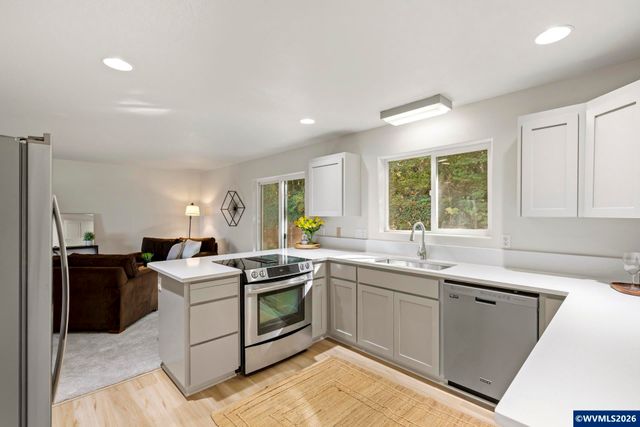 224 SW 4th St, Troutdale, OR 97060