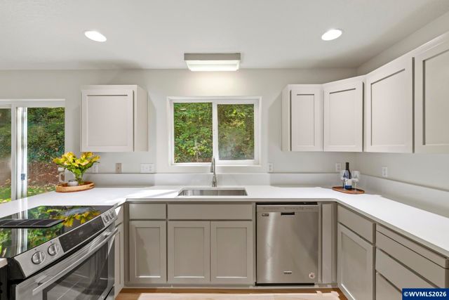 224 SW 4th St, Troutdale, OR 97060