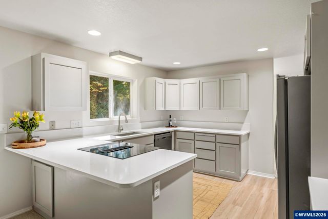 224 SW 4th St, Troutdale, OR 97060