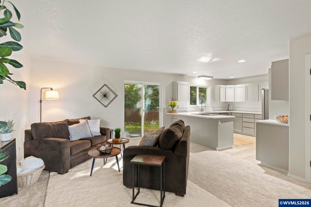 224 SW 4th St, Troutdale, OR 97060