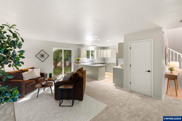 224 SW 4th St, Troutdale, OR 97060