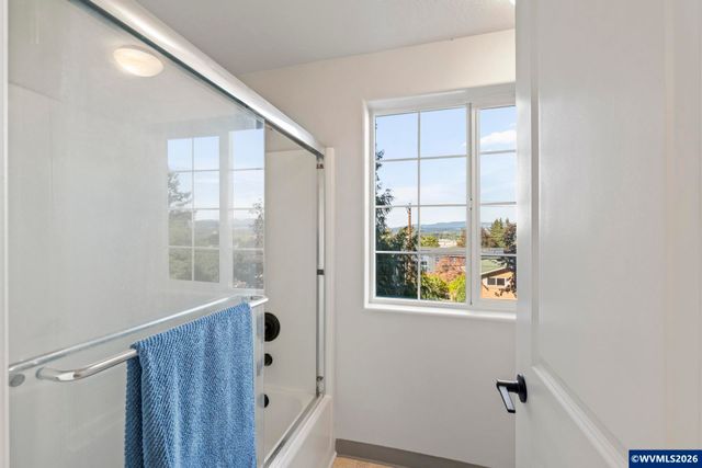 224 SW 4th St, Troutdale, OR 97060