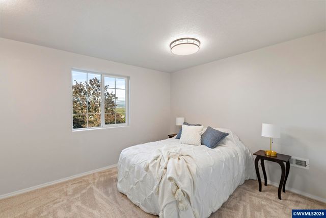 224 SW 4th St, Troutdale, OR 97060