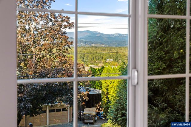 224 SW 4th St, Troutdale, OR 97060