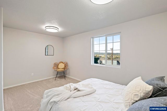 224 SW 4th St, Troutdale, OR 97060