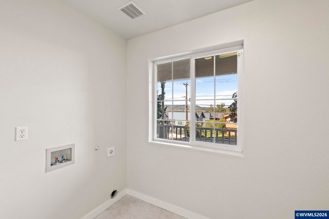 224 SW 4th St, Troutdale, OR 97060