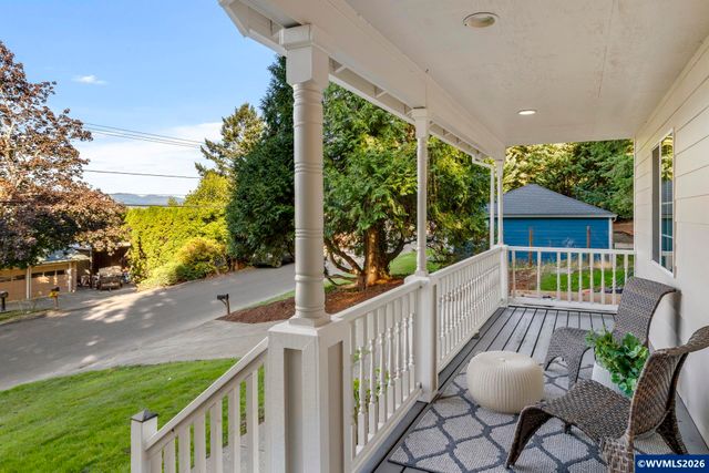 224 SW 4th St, Troutdale, OR 97060