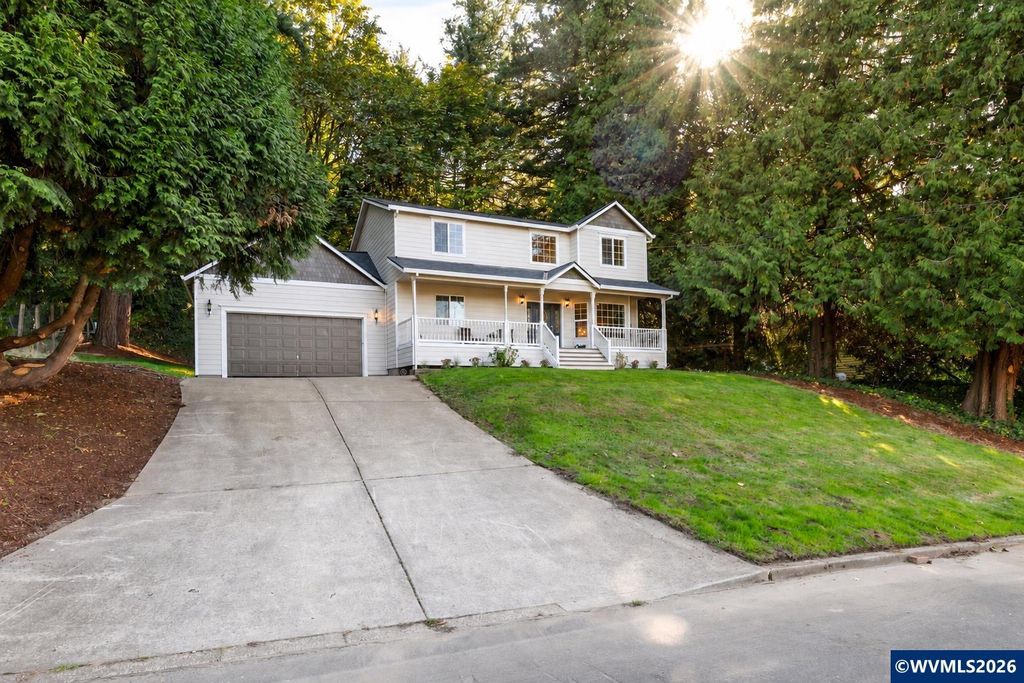224 SW 4th St, Troutdale, OR 97060
