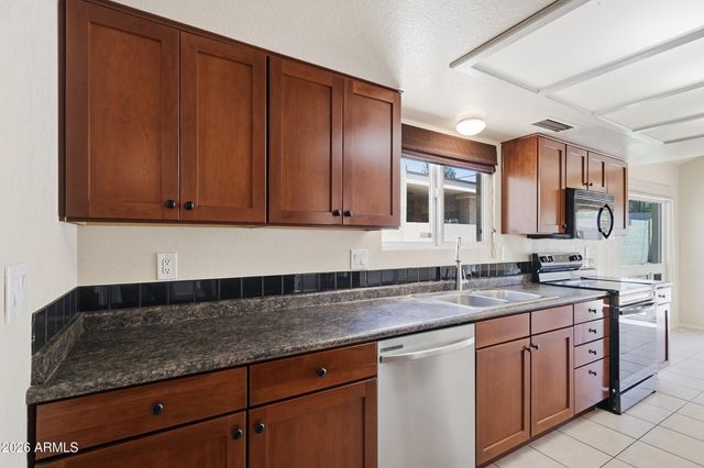 19037 N 6th Street, Phoenix, AZ 85024