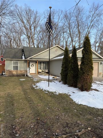 8645 Country Club Drive, Hamburg Township, MI 48169