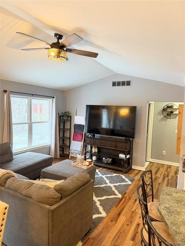 8645 Country Club Drive, Hamburg Township, MI 48169