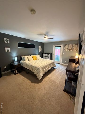 8645 Country Club Drive, Hamburg Township, MI 48169