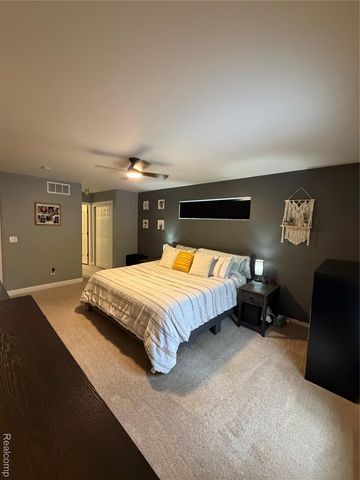 8645 Country Club Drive, Hamburg Township, MI 48169