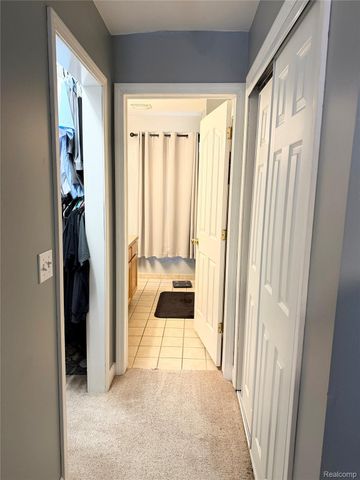 8645 Country Club Drive, Hamburg Township, MI 48169