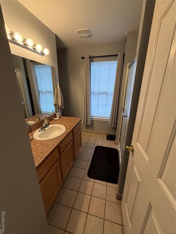 8645 Country Club Drive, Hamburg Township, MI 48169