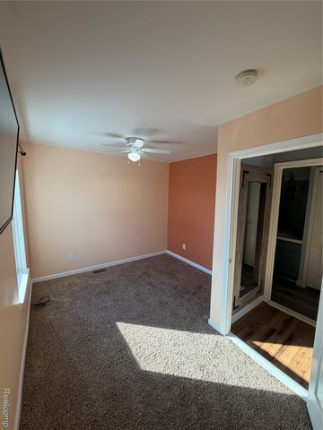 8645 Country Club Drive, Hamburg Township, MI 48169