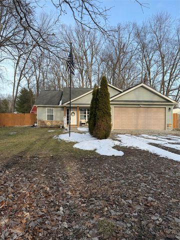 8645 Country Club Drive, Hamburg Township, MI 48169